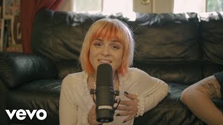 Sarah Barrios - Pretty In Pink (Acoustic Video)