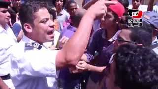 مقدم شرطة يهدد طلاب مظاهرة للثانوية العامة بوضعهم في «الأحداث»