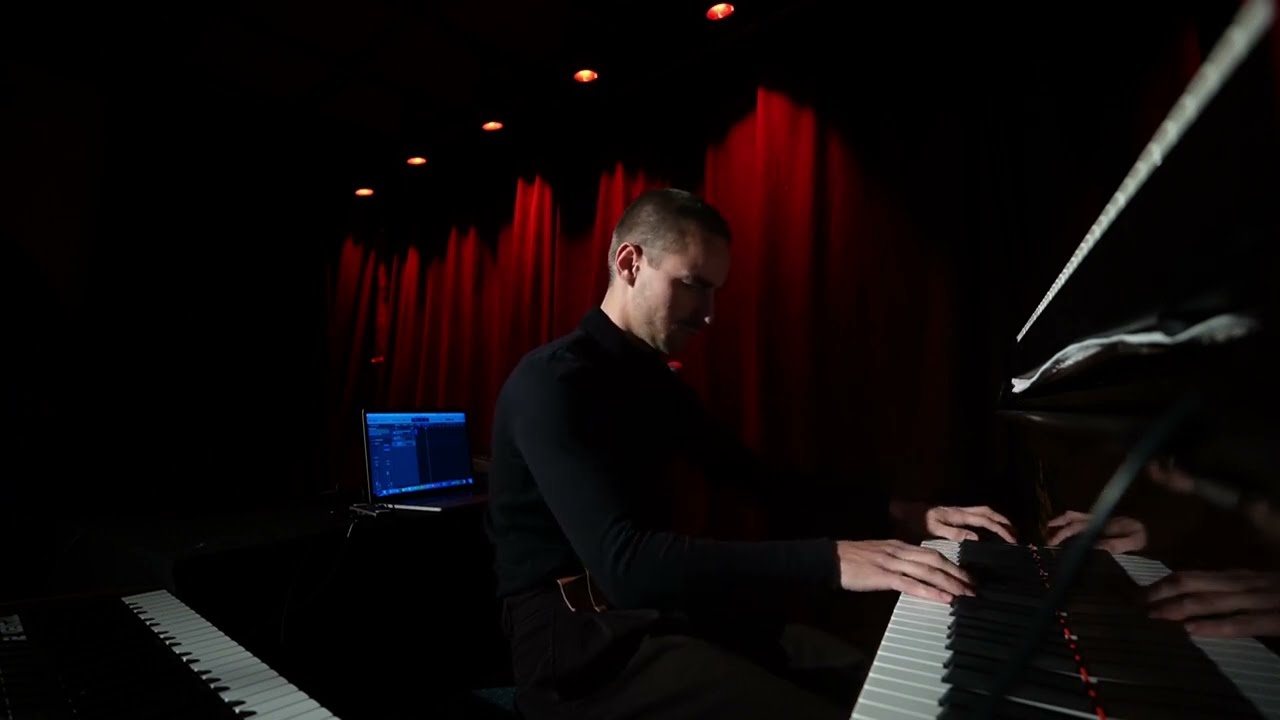 Simon Lucaciu - Solo Piano - Live at Horns Erben Leipzig - "Space in Grid"