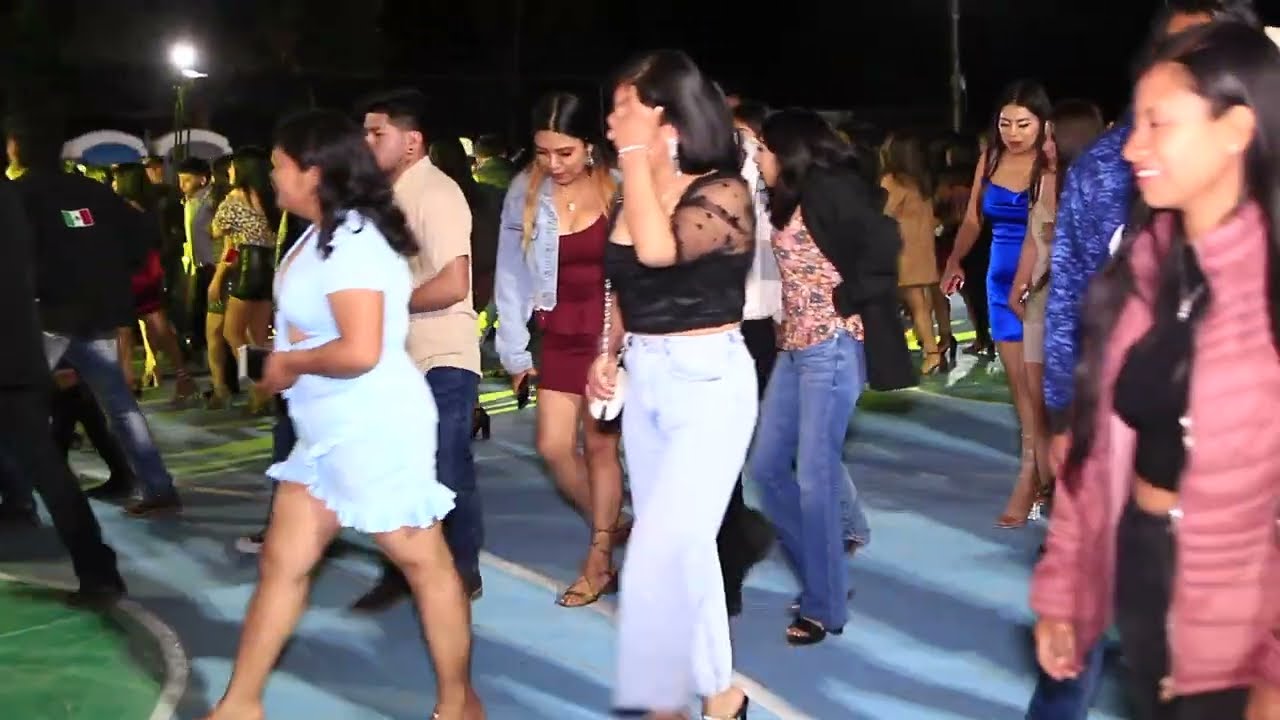 HERMOSAS MUJERES DE YUCUQUIMI DE OCAMPO BAILANDO AL RITMO DEL CONDOR PASA