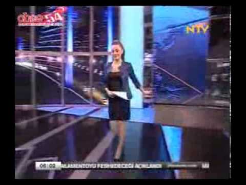 Burcu Kaya Koç Yırtmaçlı Etek   NTV
