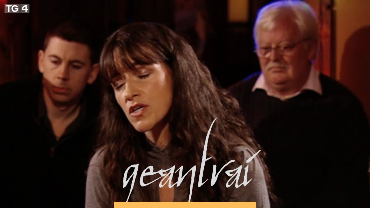 Caitlín Ní Chualáin - Amhrán na Buachaillí Bána | Geantraí na Nollag |Tigh Campbell|  2008 | TG4