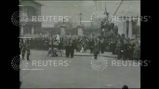 1930 Lord Allenby lays wreath on Cavalry Memorial: