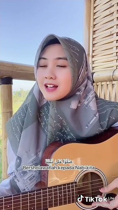 Masya Allah 😍😍 suara Alfina nindiyani bersholawat sambil main gitar