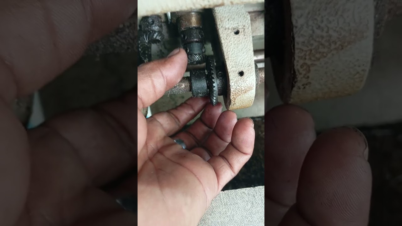 Reparo na lançadeira e ajuste do tempo de laçada. #Maquina  de coluna 1 agulha