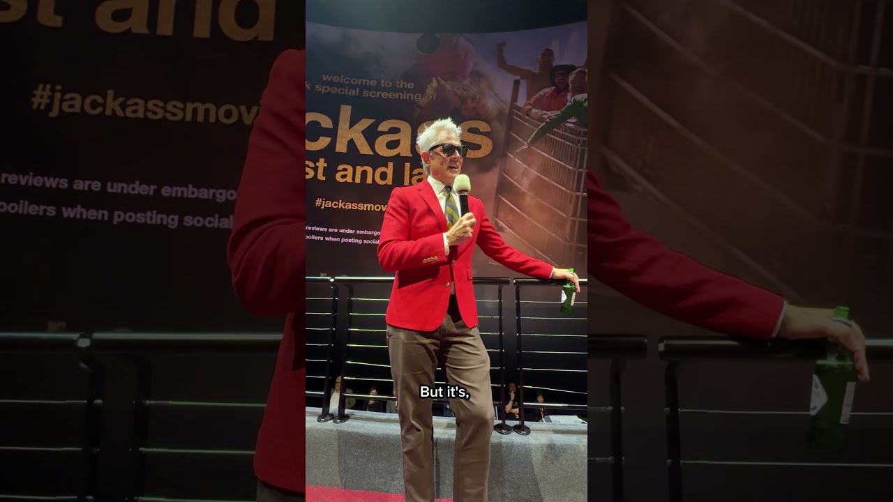 A special intro from Johnny Knoxville for the best and last.