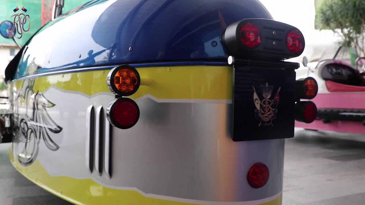 KERETA BERODA TIGA WARNAI KEMBARA MAHKOTA JOHOR 2017 - YouTube