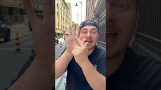 ICI ON PAIE AVEC LA MAIN