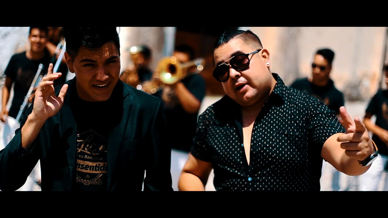 El Lic y Su Banda La Consentida de Guanajuato   Clavado En Ti Official Video