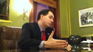 Walker speaks to Journal Sentinel staffers