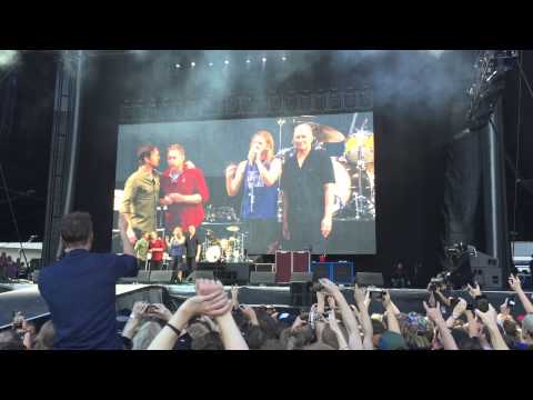 Dave Grohl - "I think I just broke my leg" Sweden 2015