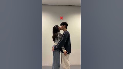 How to kiss your short girlfriend #couple #viral #trending