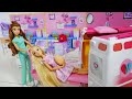 Princesses Dolls 2 Sister Morning Routine & AmbulancePrinzessin Puppe 2 Schwester Morgen Routine