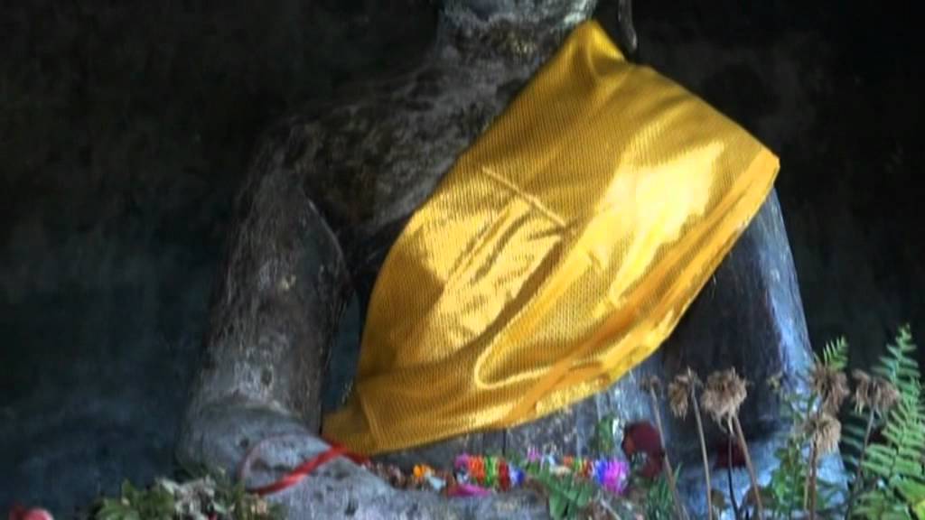 ธาตุก่องข้าวน้อย หรือ ธาตุถาดทอง ณ บ้านตาดทอง ตำบลตาดทอง อำเภอเมือง จังหวัดยโสธร ปี 55