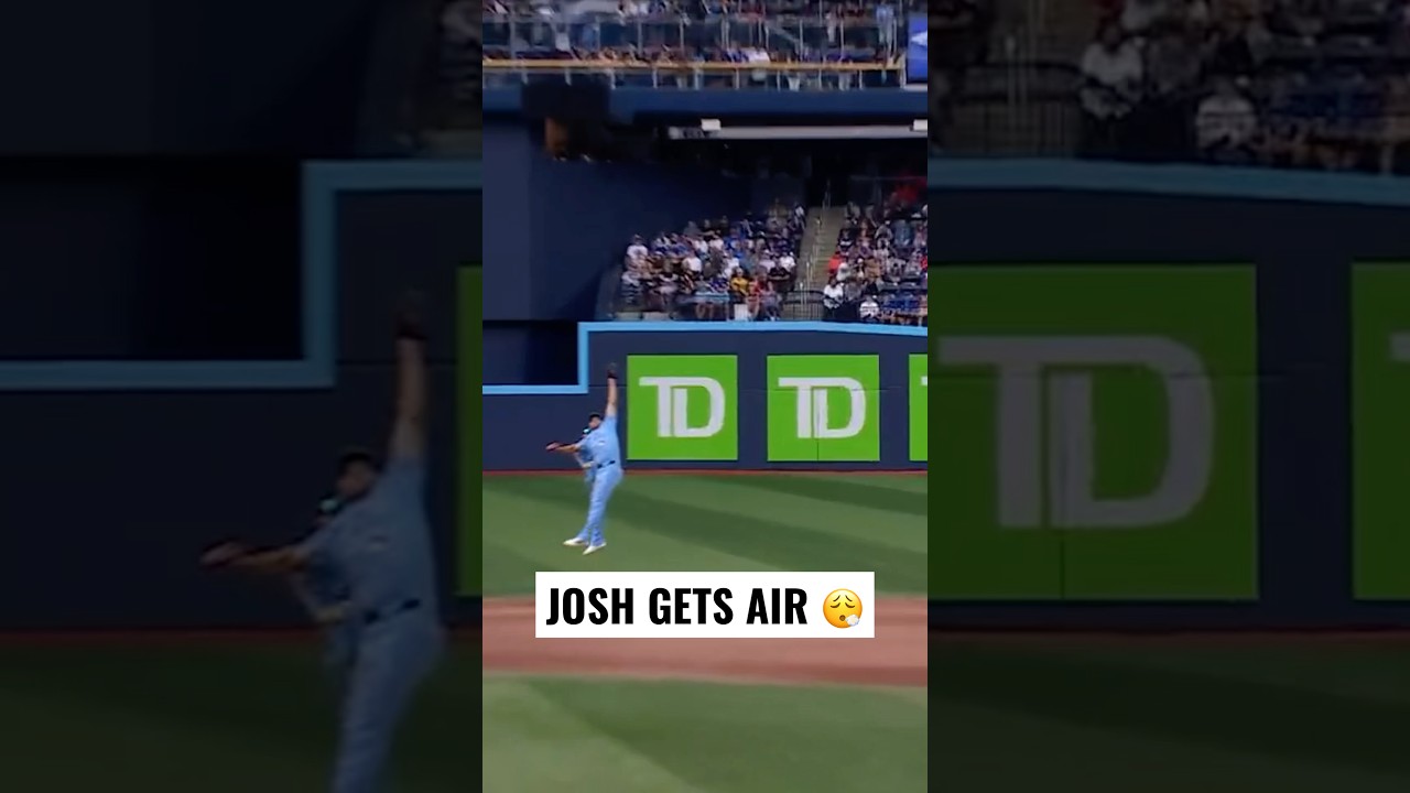 Josh Smith gets UP ⬆️ #MLB #BlueJays #Toronto