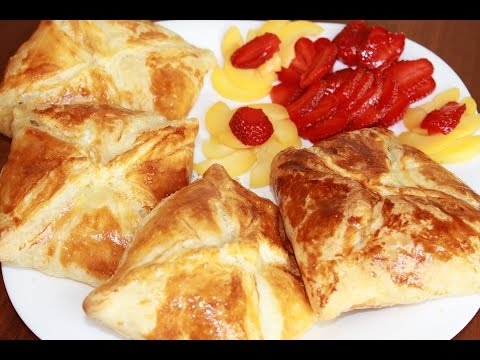 Слойки с творогом и бананом. Очень вкусно!