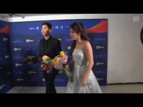 송중기 송혜교 송송커플 Song Joong Ki Song Hye Kyo Song Song Couple Baeksang Art Awards Backstage1