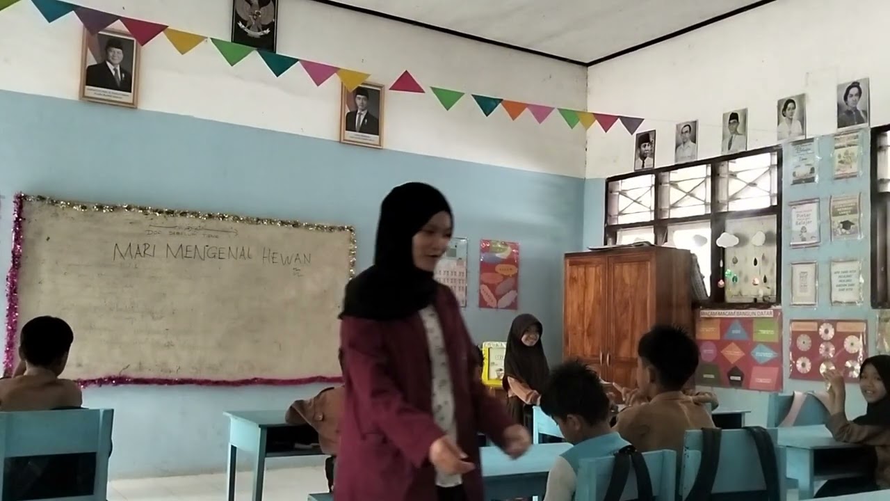 Video Microteaching menggunakan media edukatif TV dan Kartu Hewan @evysegarawatiampry 