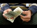 سقوط بی‌سابقه ارزش پول ایران؛ نرخ برابری دلار به بیش از ۲۵۰ هزار تومان رسید