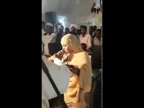 ‫شاب يصفع " فهيمة عبدالله " لإحراجها له‬‎ - YouTube
