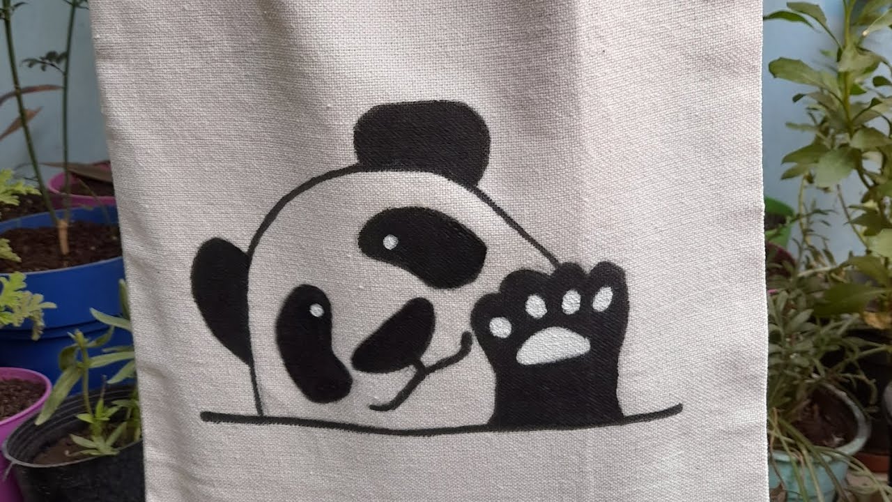 رسمت  باندا 🐼 على التوت باج tote bag ✨ بألوان القماش | طريقة الرسم بألوان القماش.