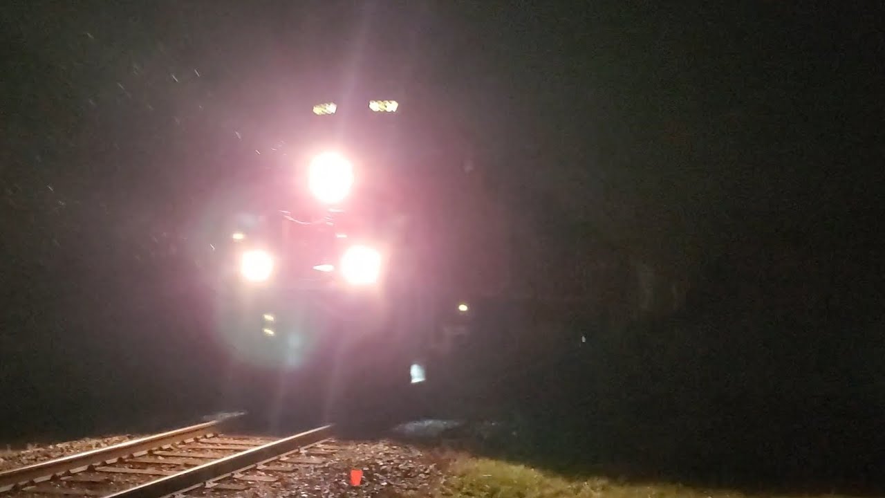 50MPH! CN533 FLIES Into Kitchener with CN8887 & CN8909!! YouTube