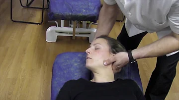 ¿Cómo arreglan el cuello los quiroprácticos?