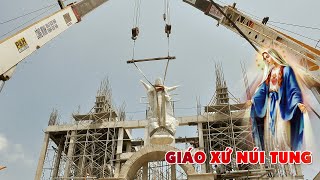 Đặt Tượng Đức Mẹ Lên Trời, nặng 12 Tấn Bằng Đá Cẩm Thạch lên Tiền Đường Nhà Thờ Mới Giáo Xứ Núi Tung