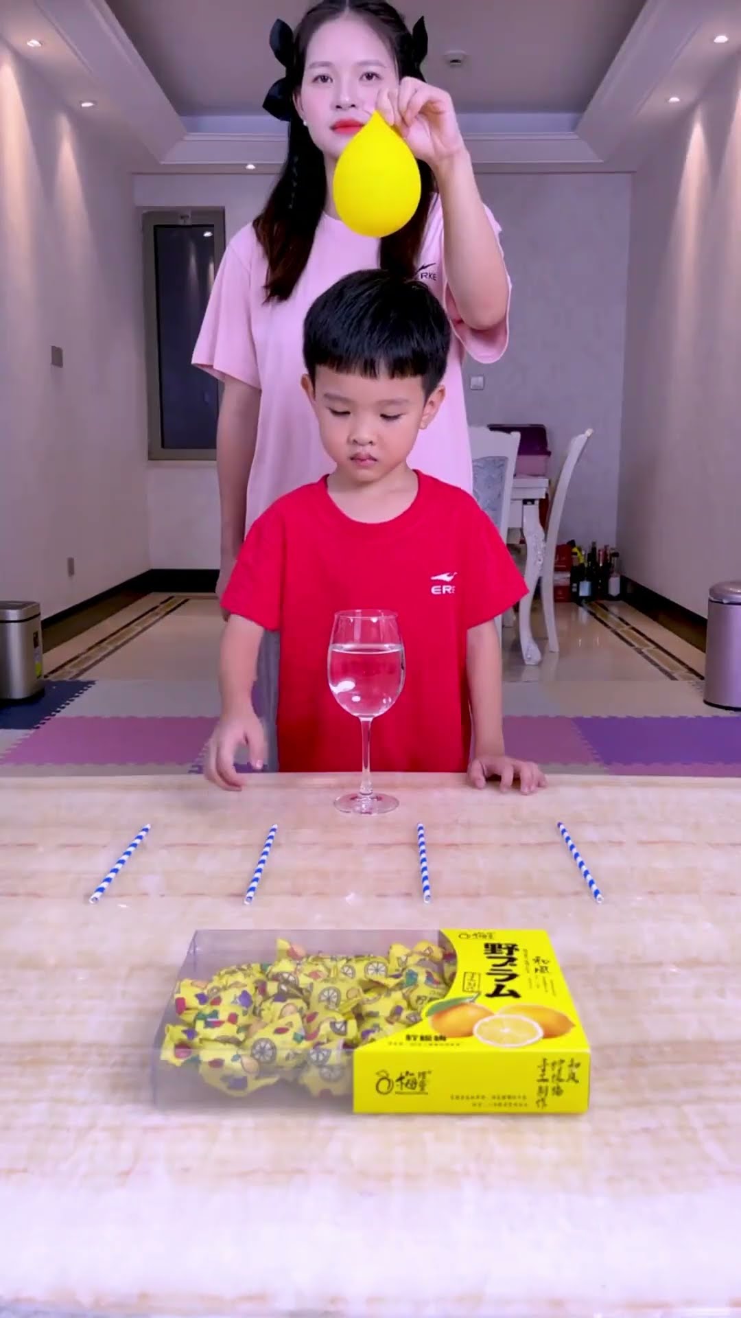 The Snowflake Spray Challenge Really Depends On Luck~#Christmas #Funnyfamily #Partygames #Funny
