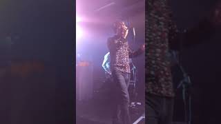 Johnny Marr invites nuisance fan onstage to accompany him with This Charming Man!