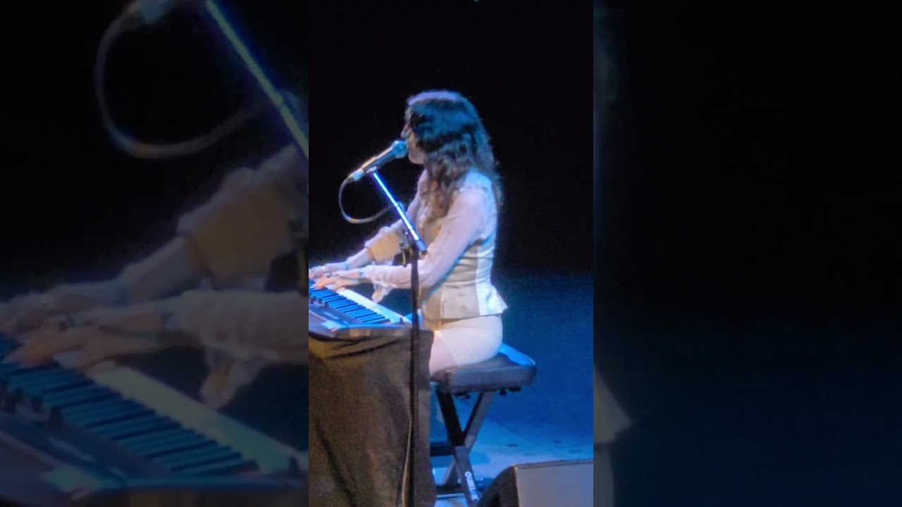 Not about angels- Birdy - Live in Brisbane - The Show on Tour Niall Horan auf YouTube ansehen Not about angels- Birdy - Live in Brisbane - The Show on Tour Niall Horan auf YouTube ansehen