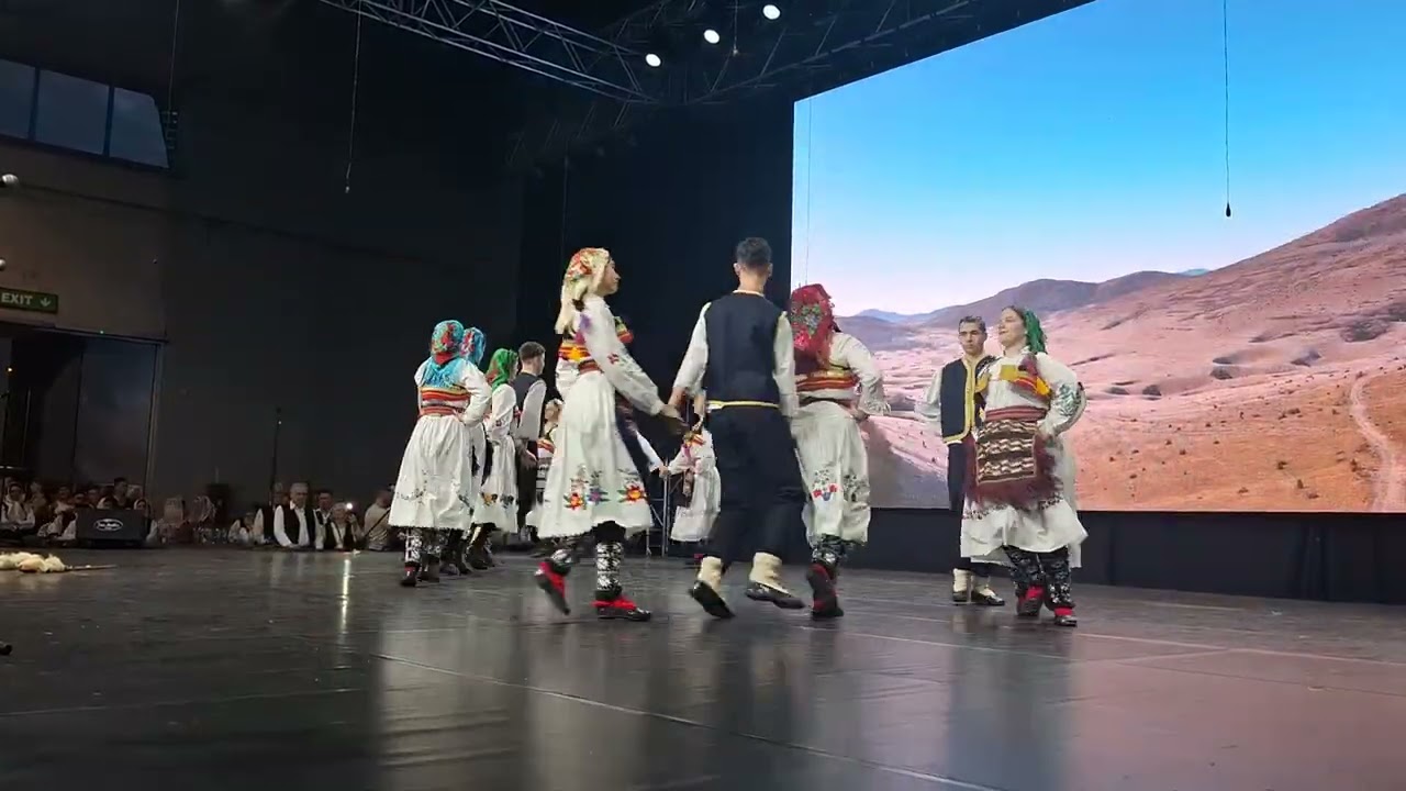 Sedmi Sajam Zavicja,Folklorni Ansmbl Kotor Varos nastup uz krusebrcko trokolo