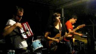 Laura Stevenson and the Cans - Wave of Mutilation (Pixies cover) - Live in San Antonio, TX
