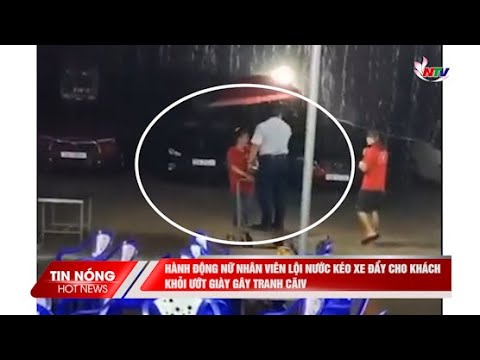 Video Hành động nữ nhân viên lội nước kéo xe đẩy cho khách... - youtube