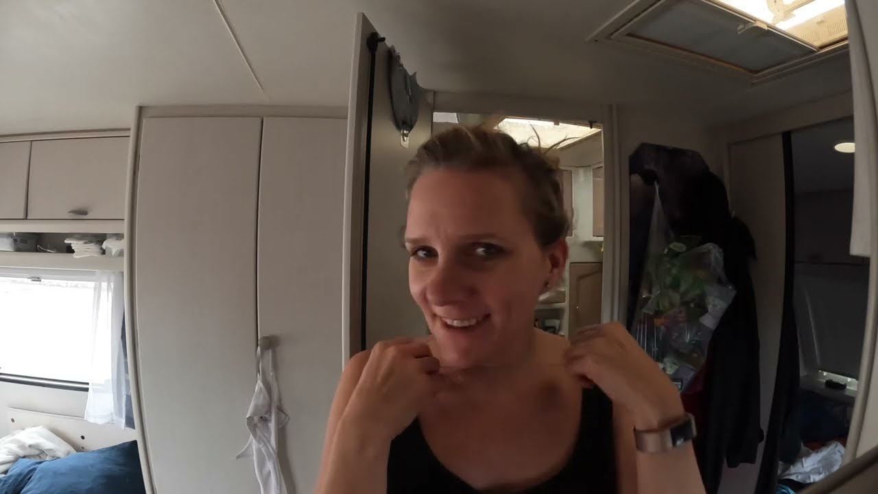 Mit dem Wohnwagen auf der Fähre in Ungarn | Familie auf Weltreise