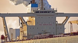 EMPTY SUPERTANKER 'HOJO' LEAVES THE PORT OF ROTTERDAM  4K SHIPSPOTTING FEBRUARY 2023