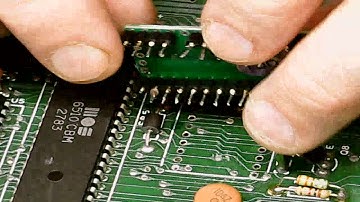 Commodore 64 Fun Time! Desoldering is Relaxing and Enjoyable!