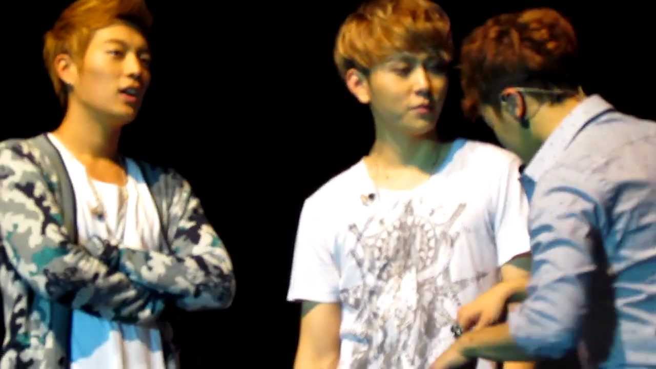 HD 2Jun Hold hands Kikwang chest thumps 안을까 말까