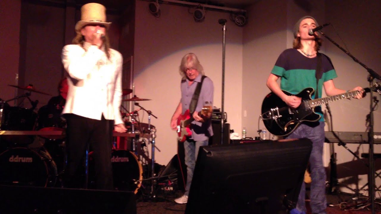 "Cliff" Williams of AC/DC rocks with Robin Zander & The RZB to "It's a Long Way to the Top"