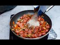 Arroz con salchichas a la sartén - ¡una cena rápida y muy sabrosa!