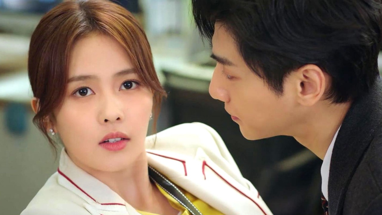 灰姑娘偷看霸總被貼身調戲，花式討好霸總求幫助，霸總假裝不在乎故意逗她！#總裁#熱劇#半是蜜糖半是伤