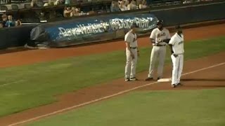 Mets' Rodriguez hits two-run triple