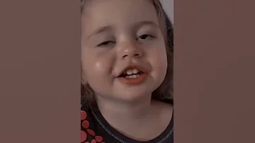 اصغر بنت تغني اغنية تركية المشهورة بصوتها صوتها بتجنن والله 