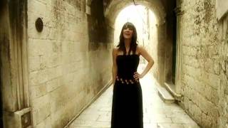 IVANA KOVAC FT. KLAPA NEVERIN - SIBENSKA GRANDECA (OFFICIAL VIDEO 2010)