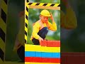 As crianças constroem uma torre multicolorida | As crianças fingem brincar! ⛑ Kidibli #shorts