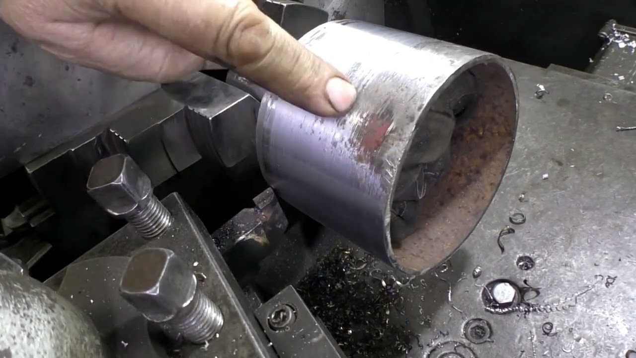 Ведущий ролик для гриндера из ржавой трубы. Осторожно, токарная работа!