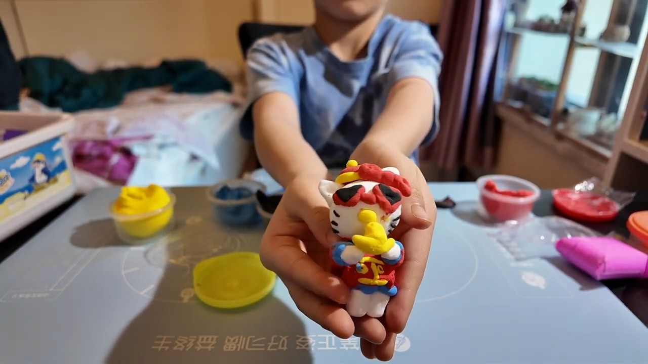 HelloKitty using clay