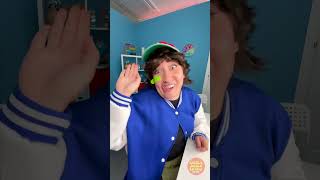Thumbnail for أجوبة على ضمادة باند إيد؟! 🩹😂 أغرب غش للإمتحانات على الإطلاق!