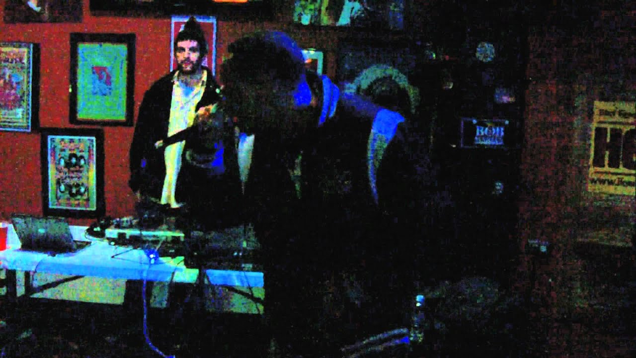 YouTubeでJason Burrell & Mike C.O.X. (The Specialist)-Live Performance At Shakedown St. Pt 2を視聴 YouTubeでJason Burrell & Mike C.O.X. (The Specialist)-Live Performance At Shakedown St. Pt 2を視聴
