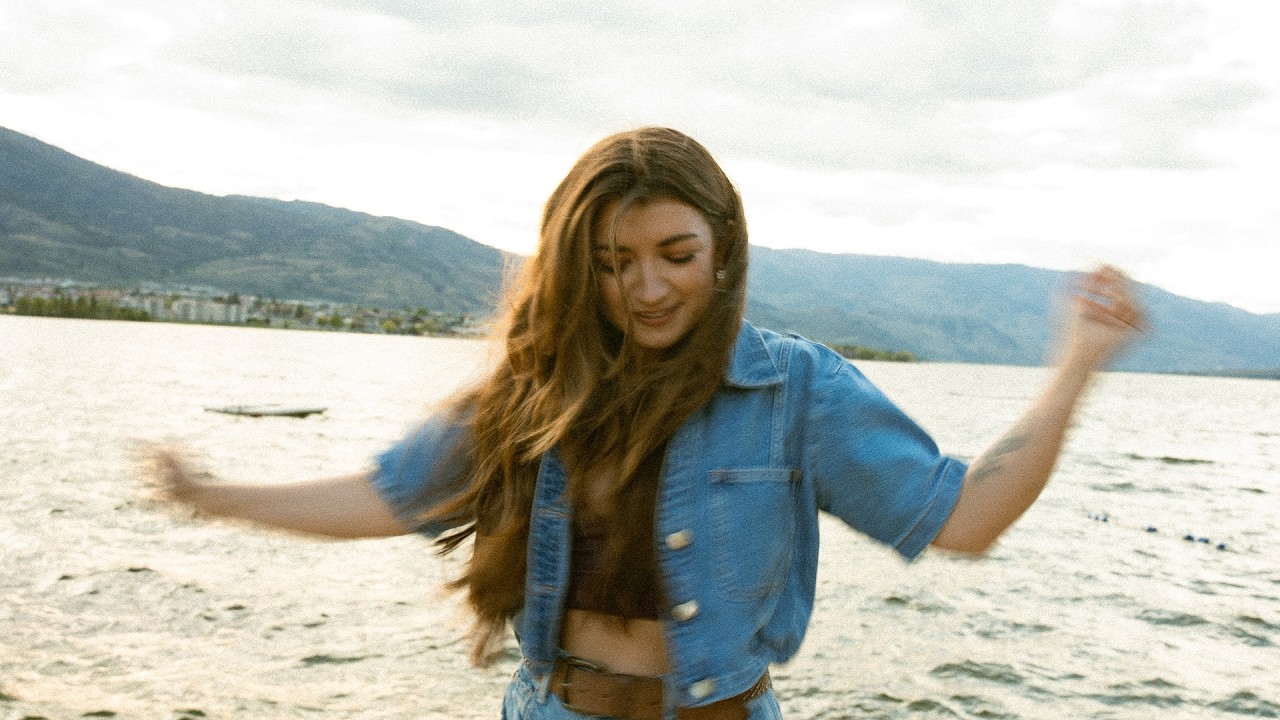 Tenille Townes - Sunshine's Free (Official Visualizer) video thumbnail